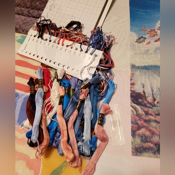 Indian, PRINTED FABRIC COUNTED CROSS STITCH KIT "Autumb Leaves" - Picture 5 of 12